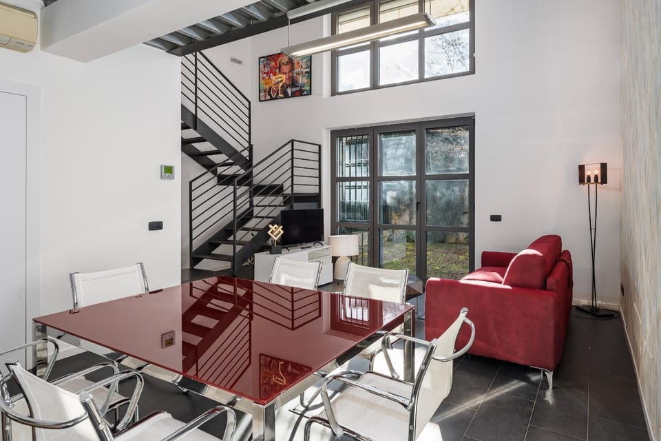 TV and multimedia, Living room, Seating area, Dining area