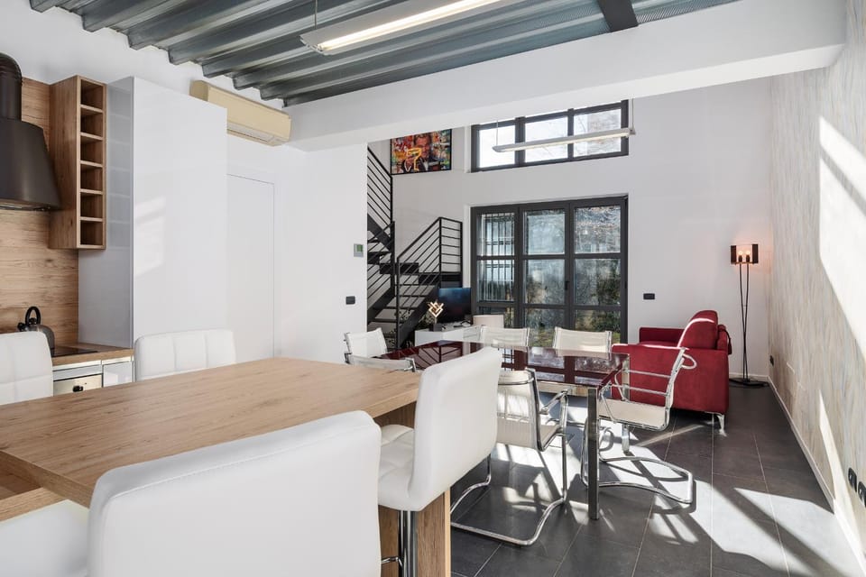 TV and multimedia, Living room, Seating area, Dining area