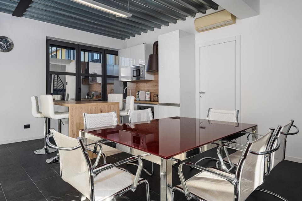 Kitchen or kitchenette, Living room, Seating area, Dining area, minibar