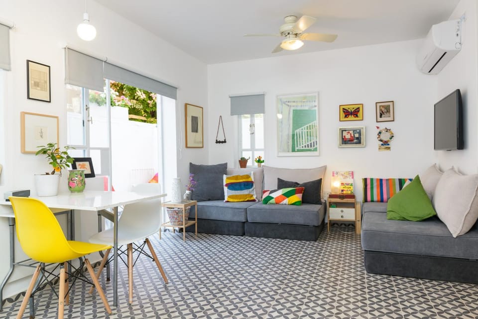 Communal lounge/ TV room, Living room
