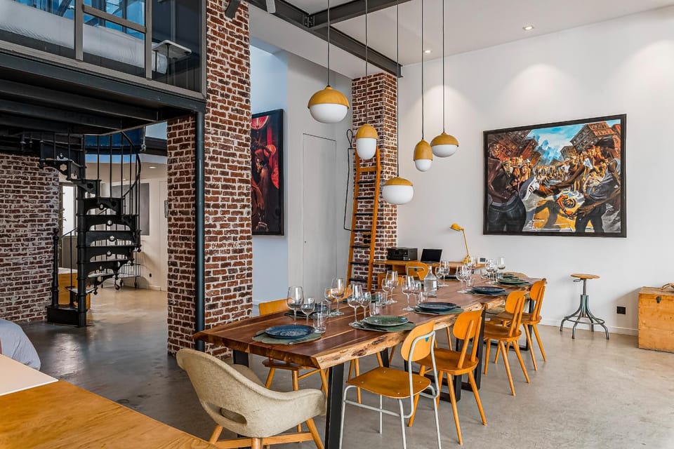 Living room, Seating area, Meals