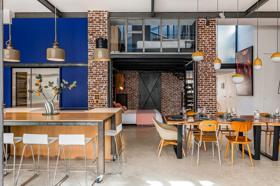 Bed, Living room, Lounge or bar, Dining area, Meals
