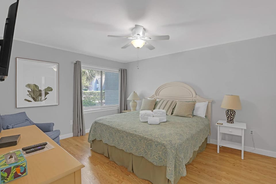Forest Gardens Getaway - Community Pool Apartment in Hilton Head Island