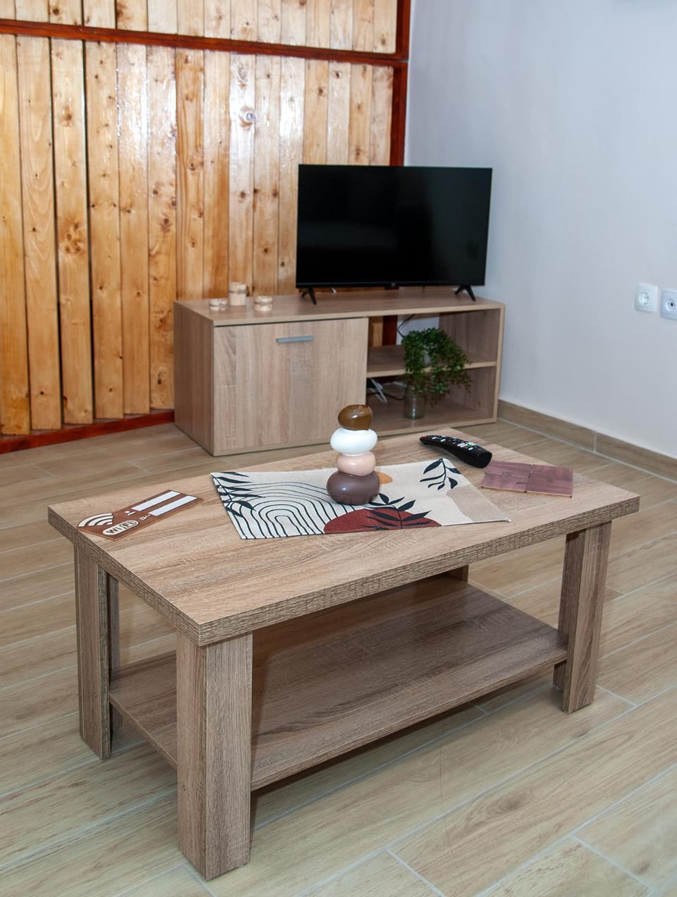 TV and multimedia, Living room, Seating area, air conditioner