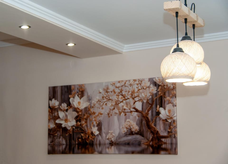 TV and multimedia, Living room, Seating area, air conditioner