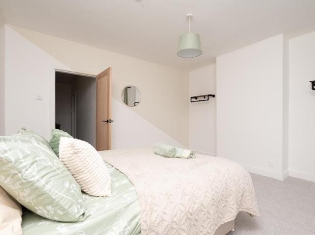 Luxury & Affordable newly renovated house in grimsby Apartment in Grimsby
