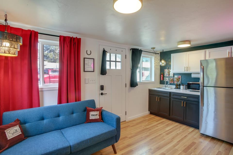 Great Couples & Solo Travelers: Near Hwy 195 & 90 Apartment in Spokane
