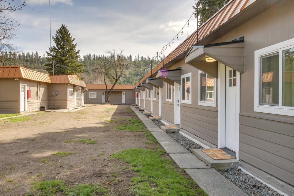 Quick Hospital Commute! Spokane Apt w/ Workspace Apartment in Spokane