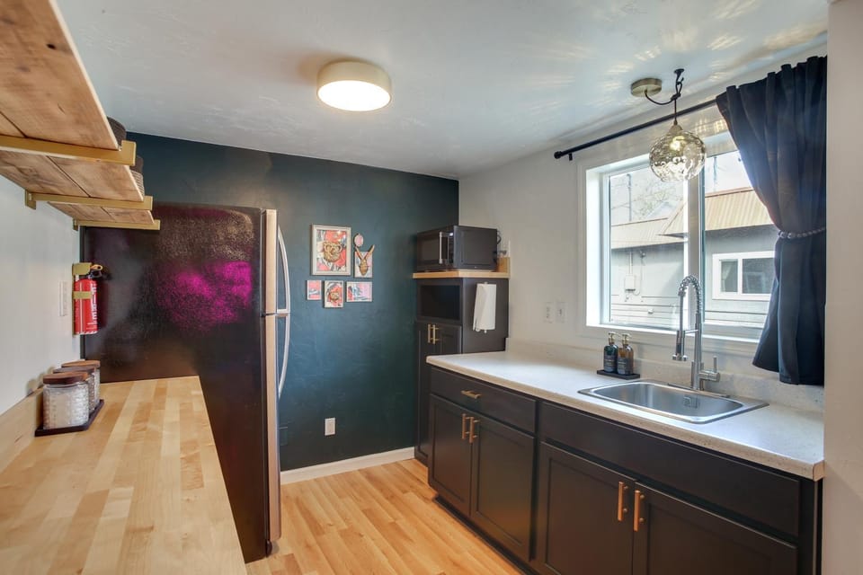 Quick Hospital Commute! Spokane Apt w/ Workspace Apartment in Spokane