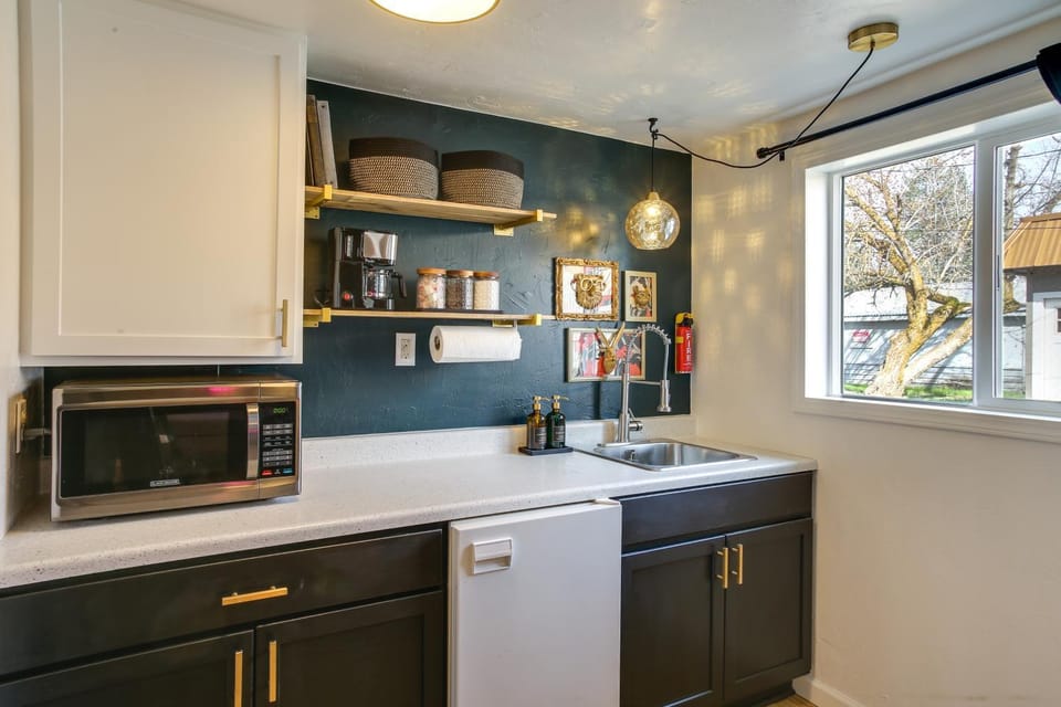 Chic, Central Spokane Apt for Couples & Solo Stays Apartment in Spokane