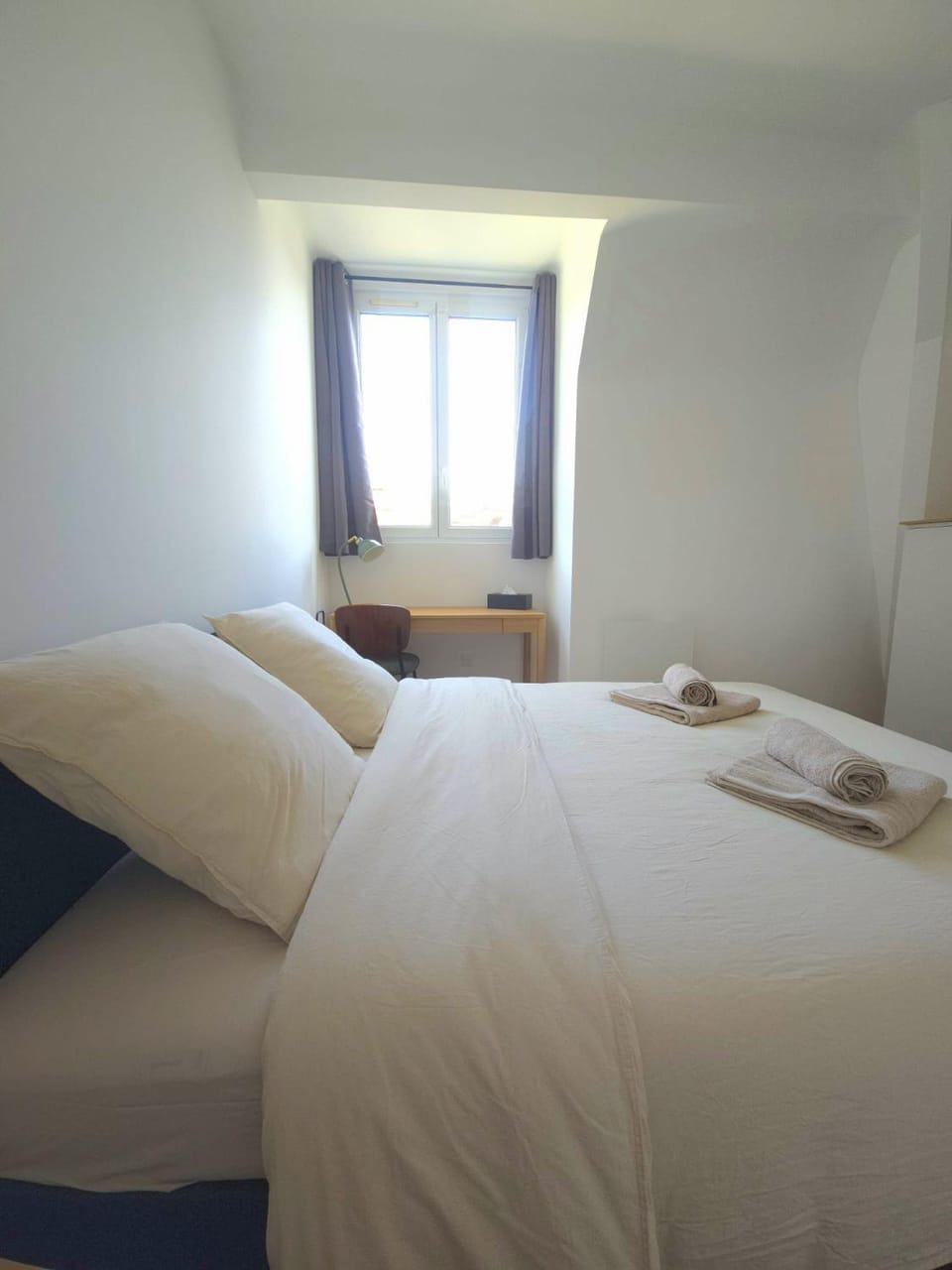 Bed, Photo of the whole room, Bedroom, City view