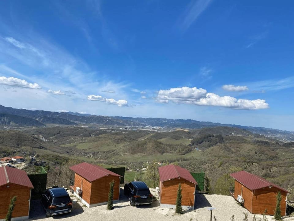 Mes Pishave Nature lodge in Tirana