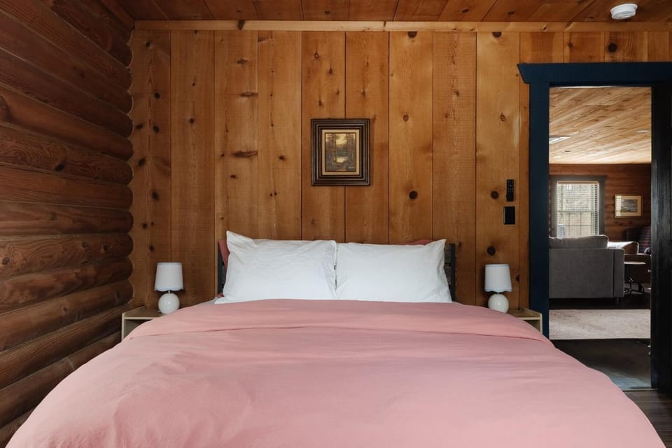 Peaceful Lake Lure Cabin- Cozy 2BR 3 miles to lake Cabin in Lake Lure