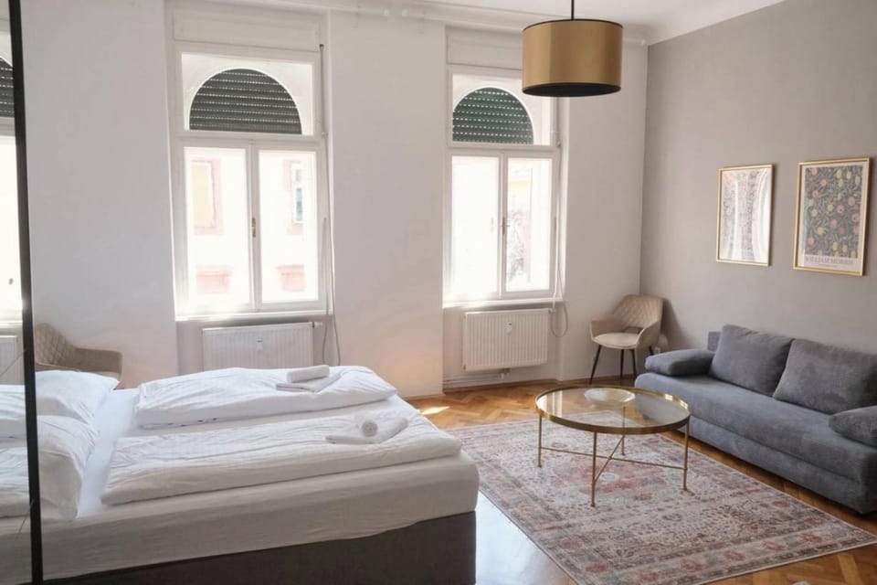 NOOR - Downtown Stay - Free Parking & Near Messe Apartment in Graz