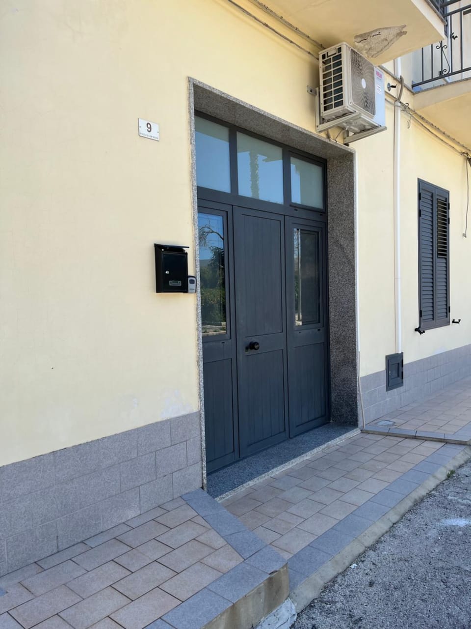 Facade/entrance