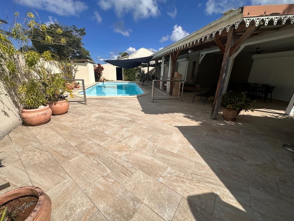villa avec piscine pres de la plage avec billard et baby foot Villa in Les Trois-Îlets