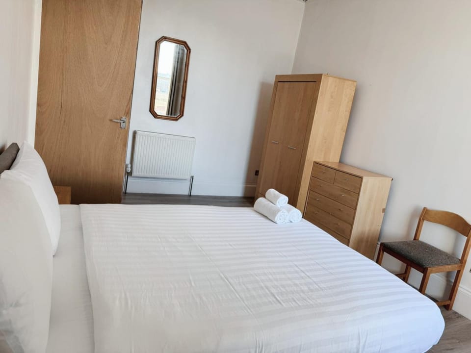 Bedroom, heating, towels