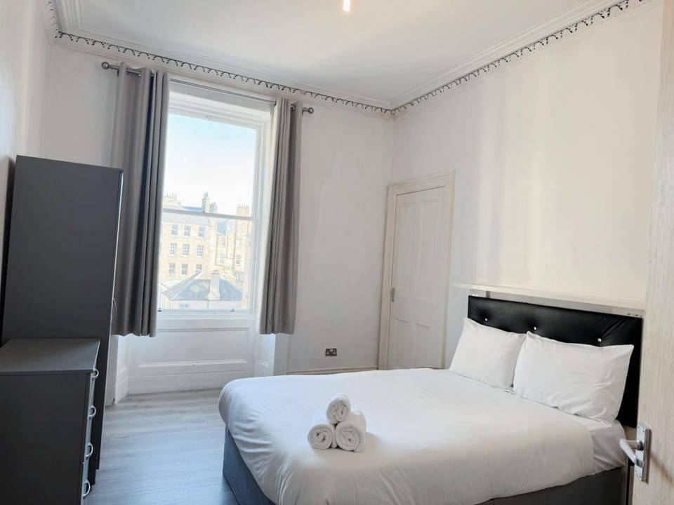 Bedroom, towels