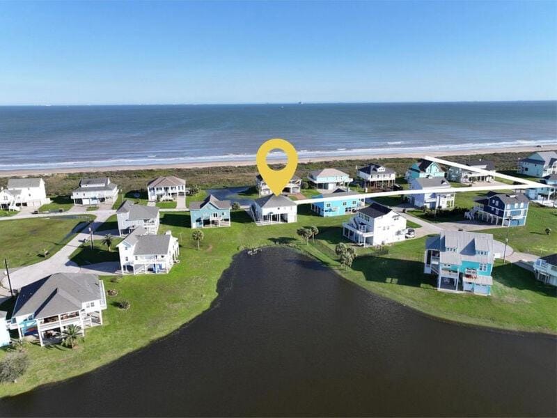4BR Coastal Escape Gulf Views Private Deck Walk to Beach House in Bolivar Peninsula