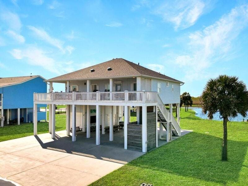 4BR Coastal Escape Gulf Views Private Deck Walk to Beach House in Bolivar Peninsula