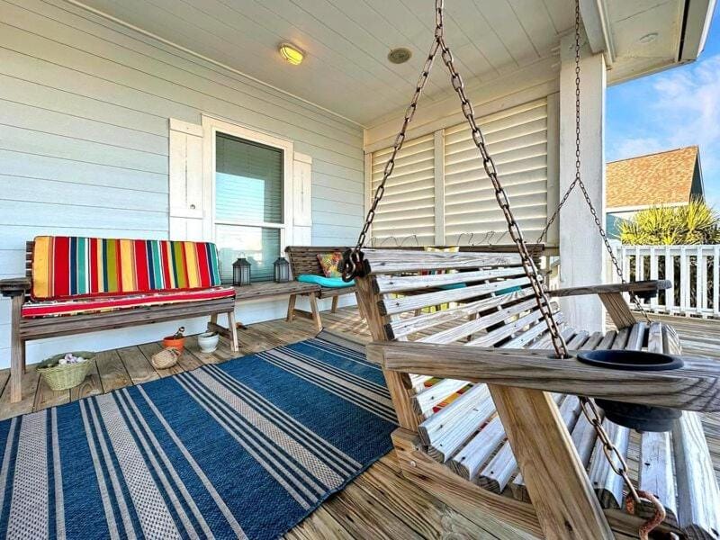 4BR Coastal Escape Gulf Views Private Deck Walk to Beach House in Bolivar Peninsula