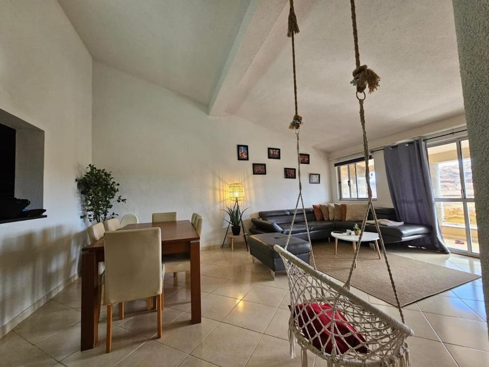 Clim, hamac & babyfoot, vue montagne, mer à 5 min Apartment in Praia