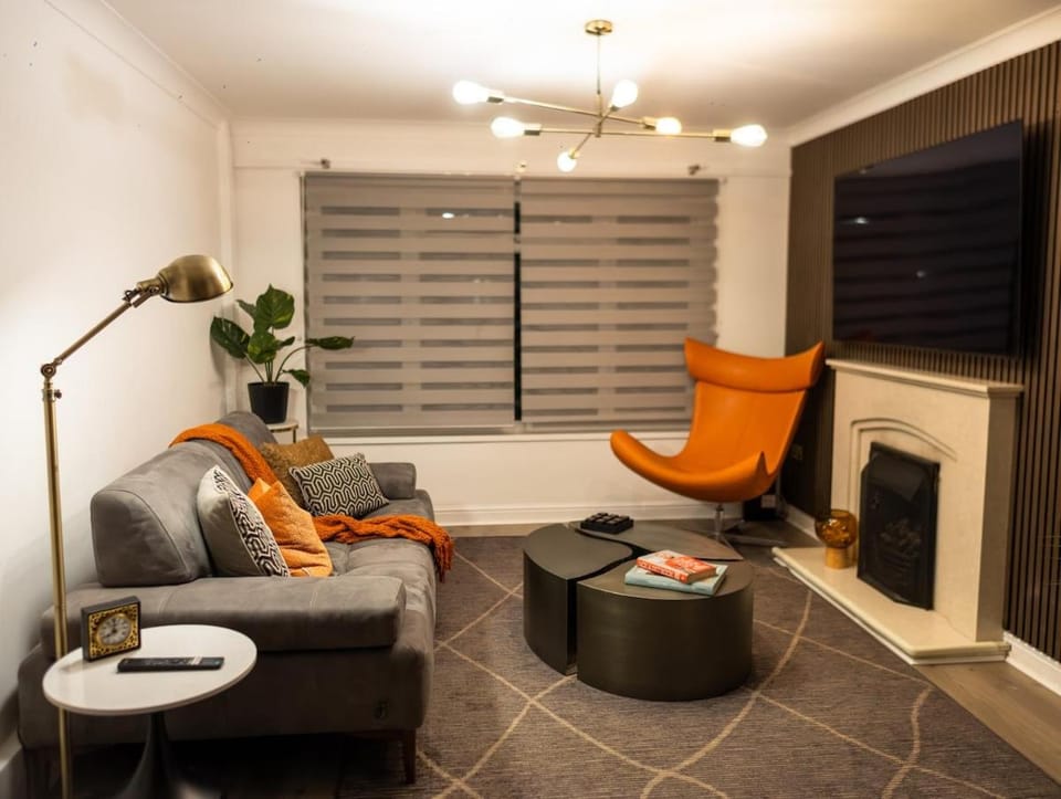 Luxury Spa Retreat with HotTub, Sauna and Massage Chair House in Chelmsford