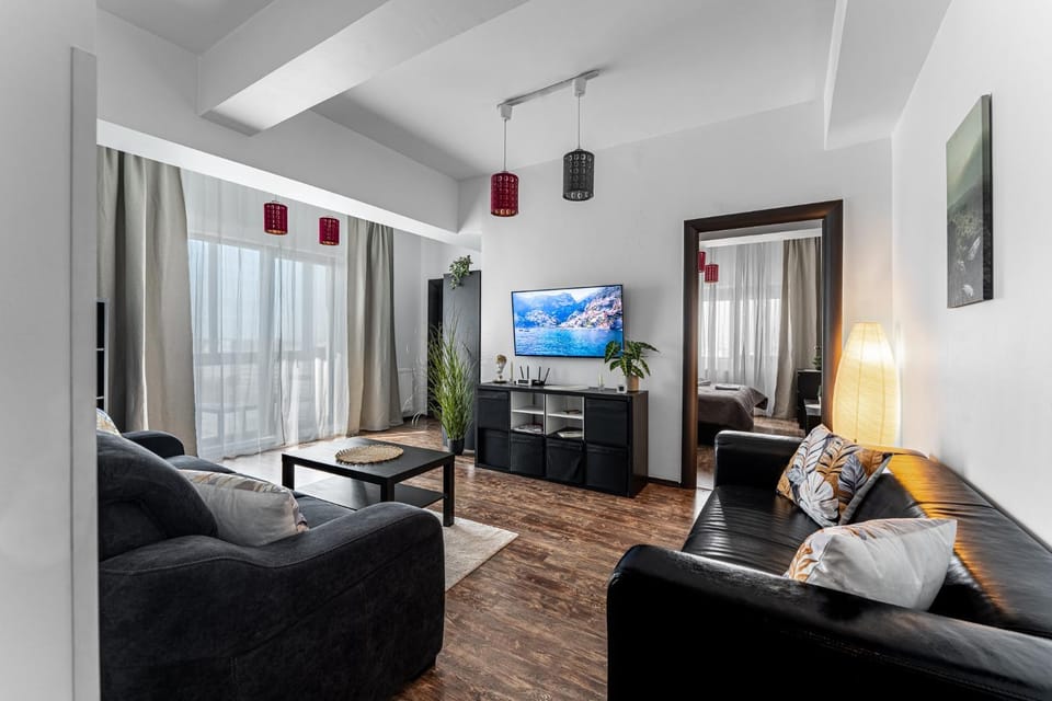 TV and multimedia, Living room, Seating area, Evening entertainment