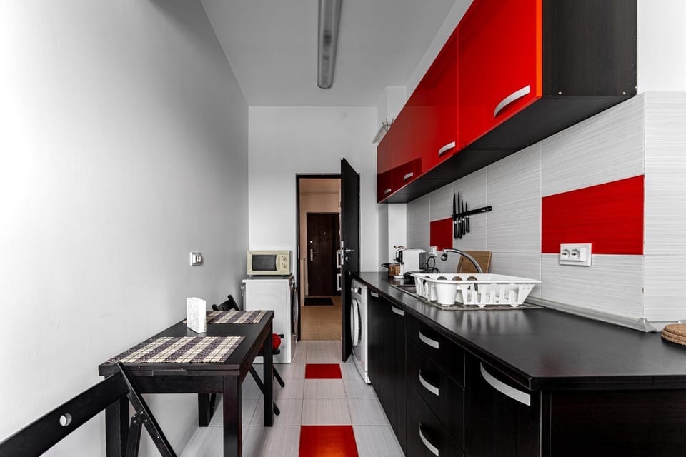Kitchen or kitchenette, Dining area, oven, stove