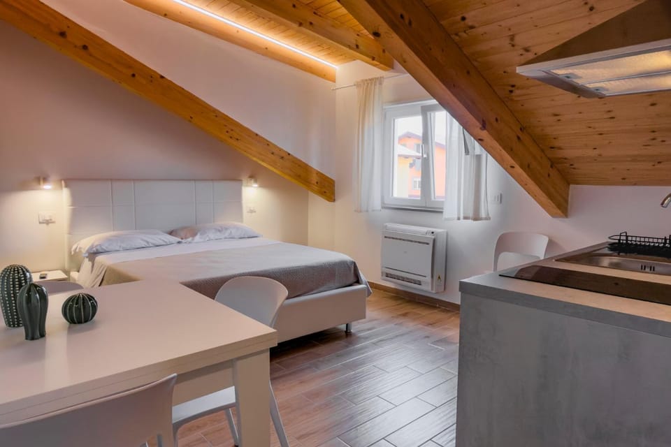 Bedroom, kitchen