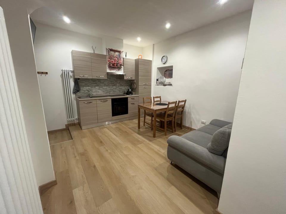 Kitchen or kitchenette, Living room, Seating area, Dining area, oven, stove