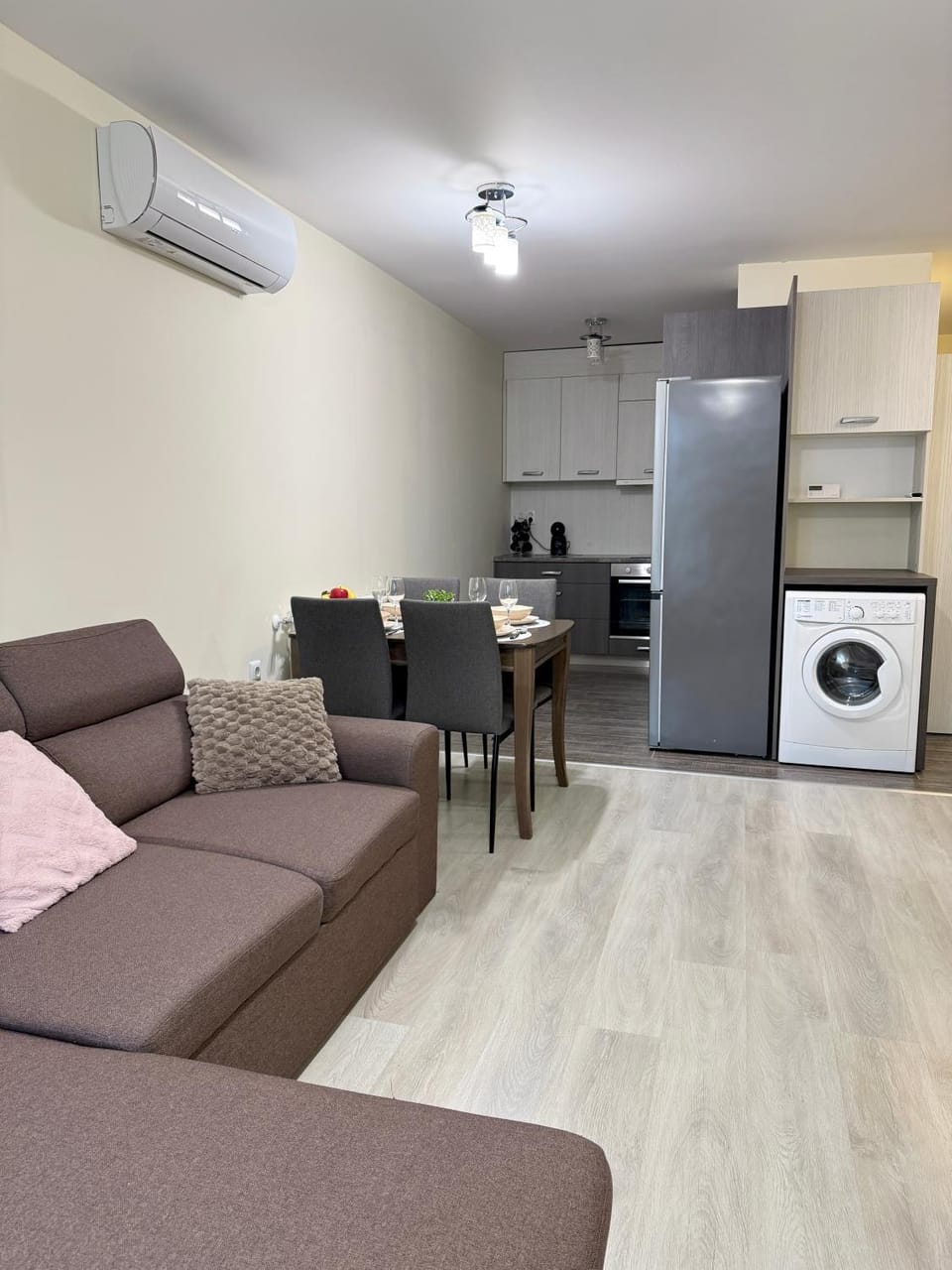 Kitchen or kitchenette, oven, stove, washing machine