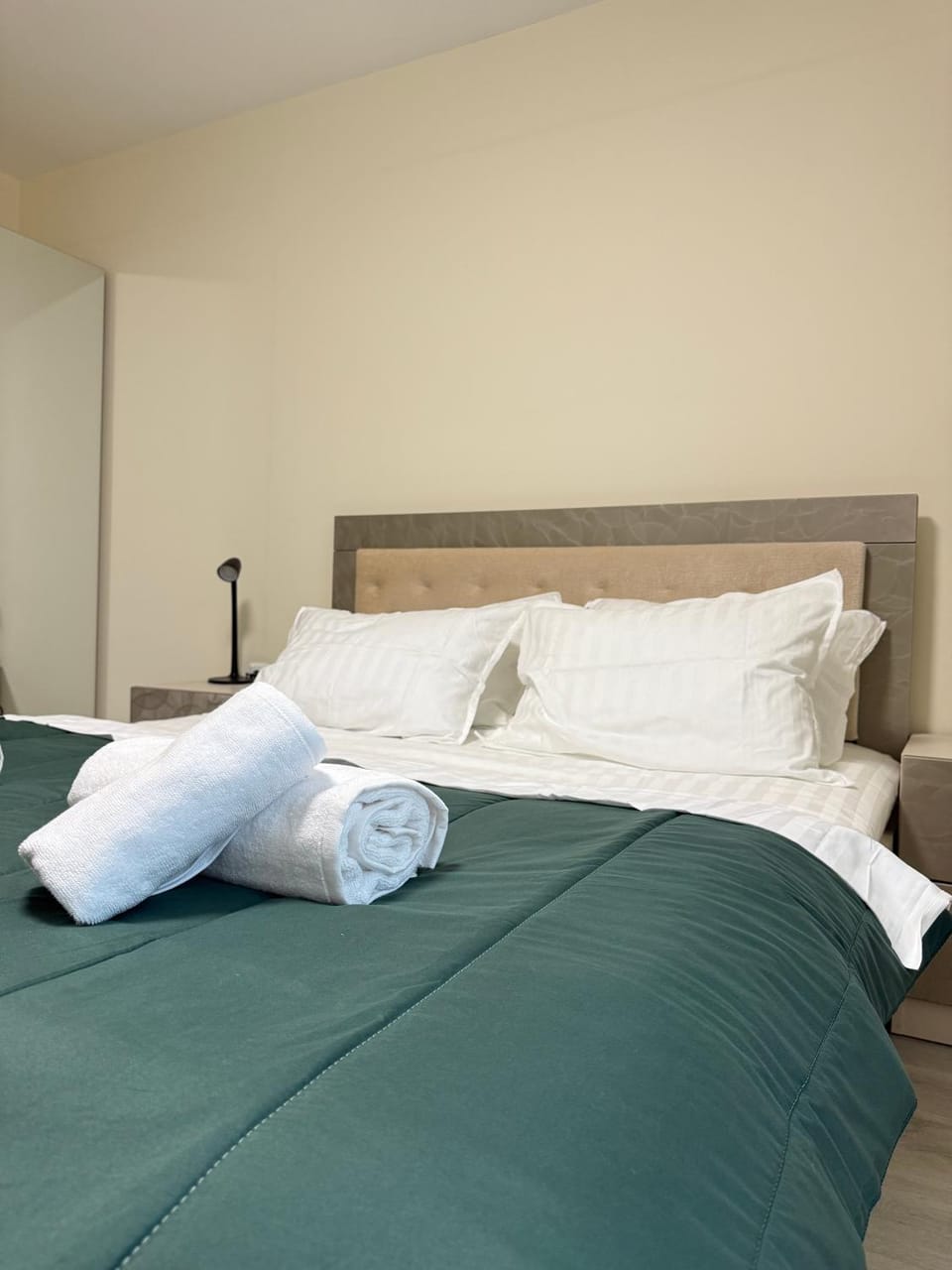Bed, Photo of the whole room, Bedroom, towels