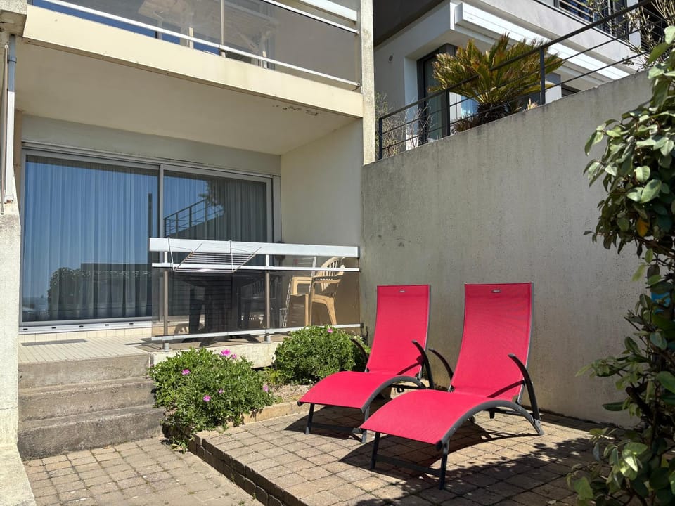 Face mer devant la plage des libraires terrasse Parking Apartment in Pornichet