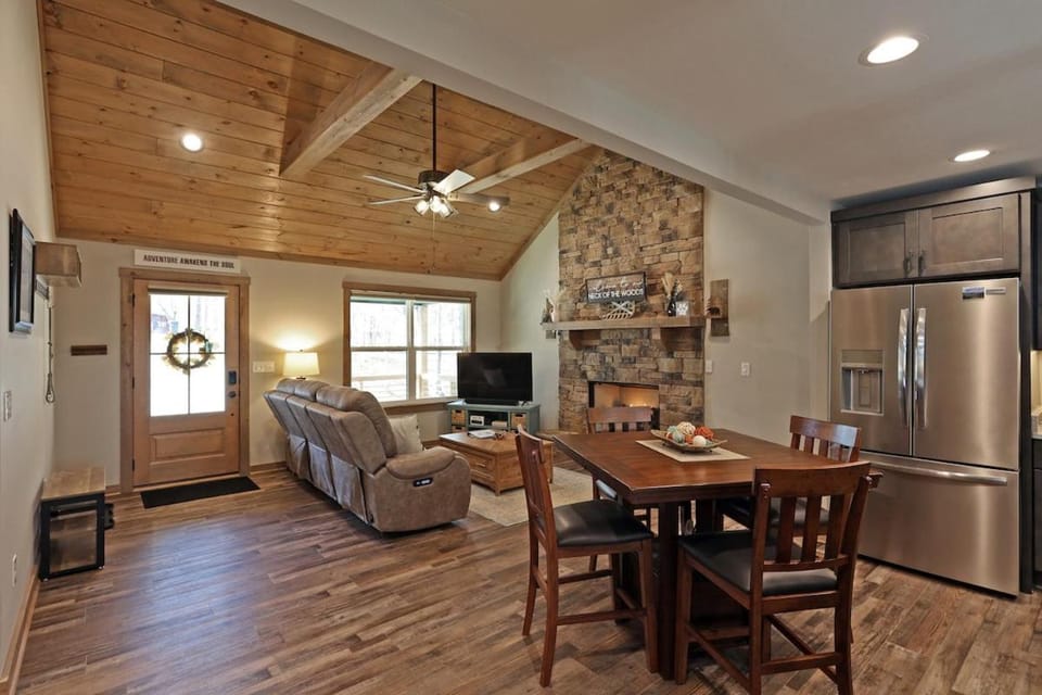 Starry Night - Ellijay- pet friendly-DOGS ONLY House in Georgia