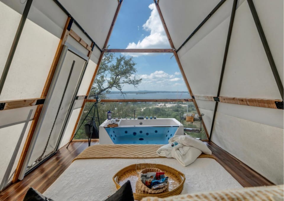 The Retreat on the Hill Hotel in Cottonwood Shores