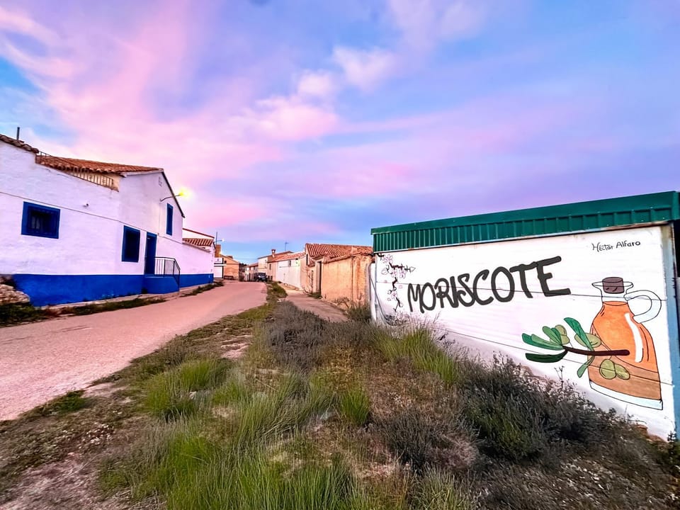 Property building, Facade/entrance, Natural landscape, Street view