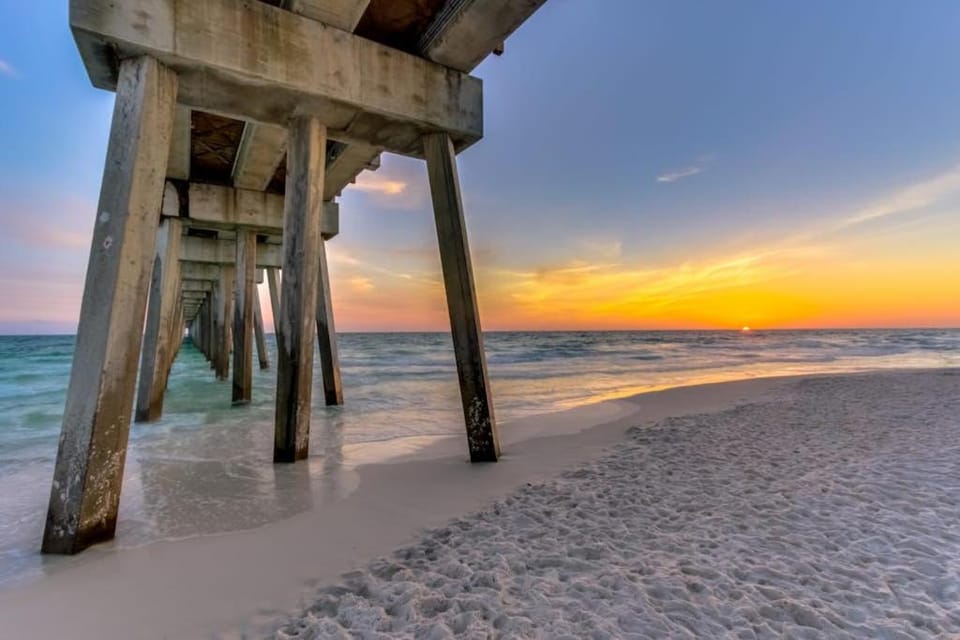 Condo close to the beach with pools dock & tennis - snowbird-friendly House in Lower Grand Lagoon