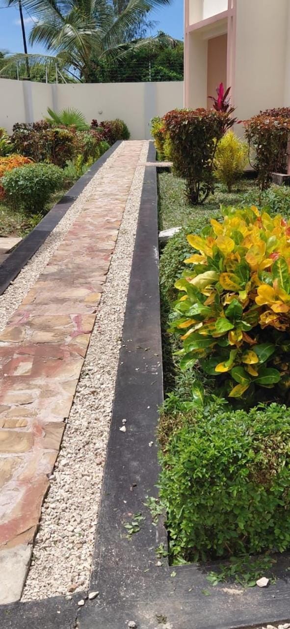 Mzee Shef Motel Bed and Breakfast in Tanzania