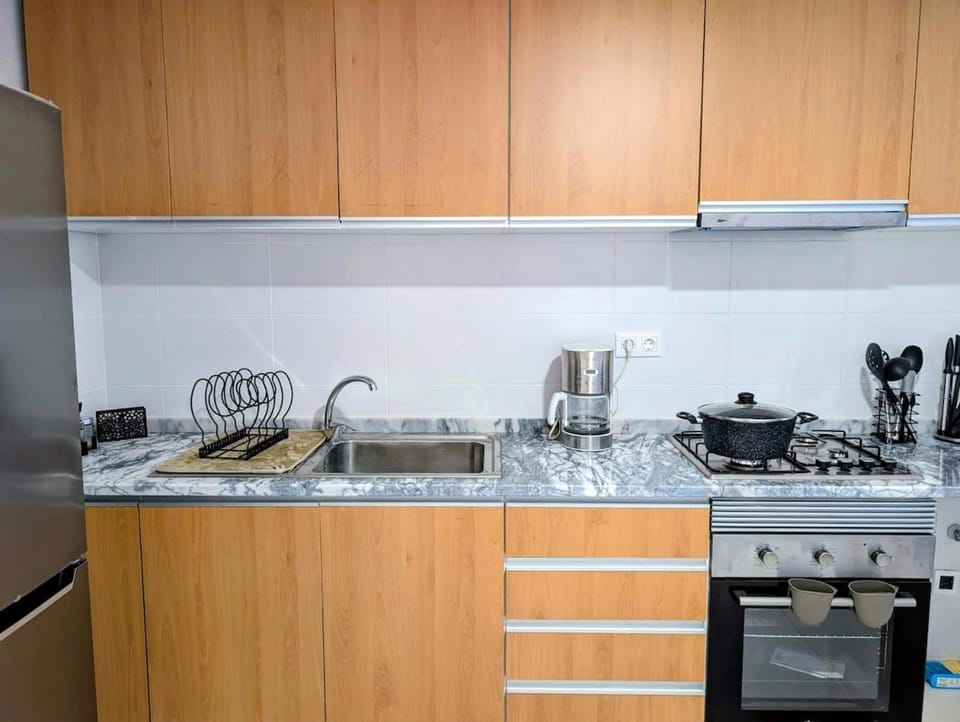 Praia Urban Hub - 2BdR 4th Floor City View and Wi-Fi Apartment in Praia