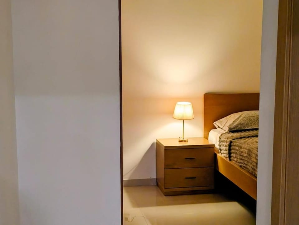Praia Urban Hub - 2BdR 4th Floor City View and Wi-Fi Apartment in Praia
