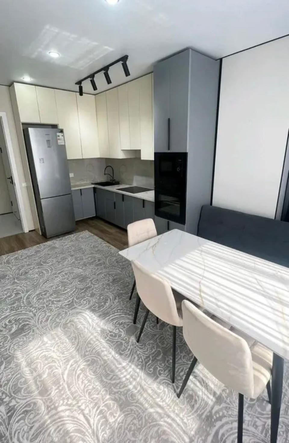 Living room, Seating area, Dining area, stove