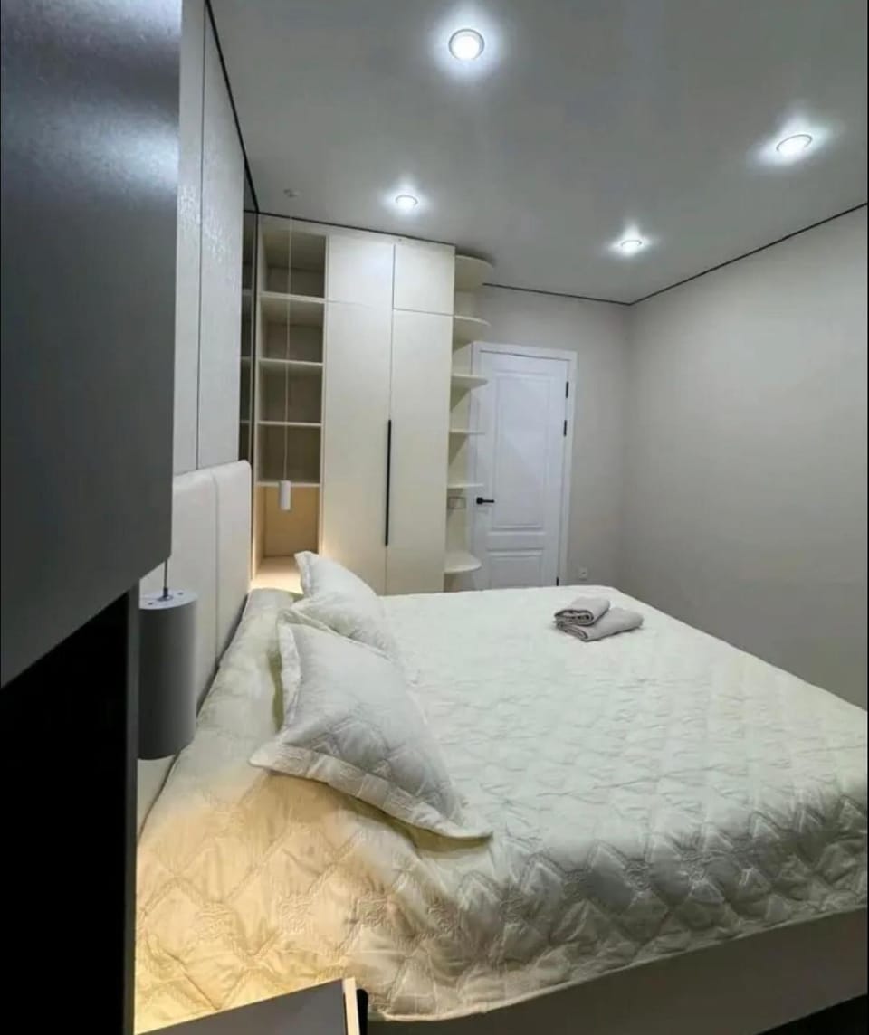 Bed, Photo of the whole room, wardrobe