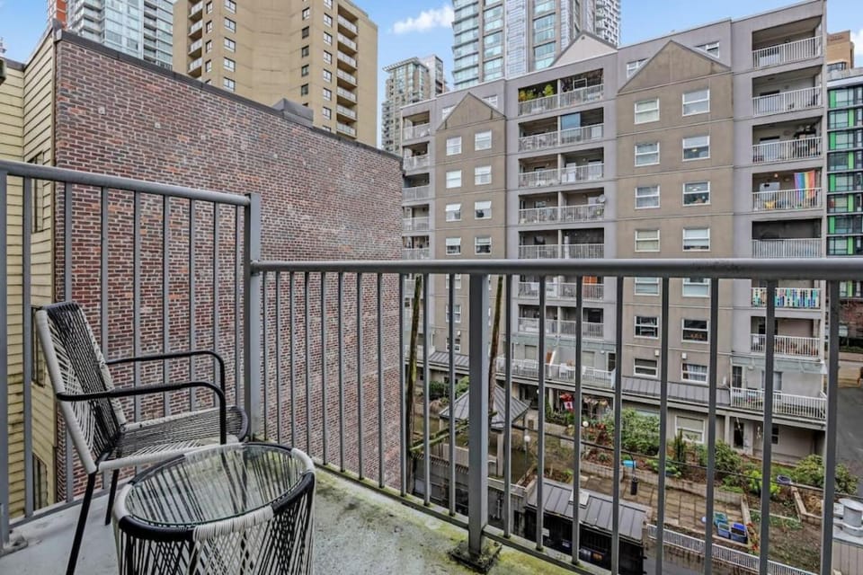 Downtown Van 1BR Stay - Balcony and Workspace Apartment in Vancouver