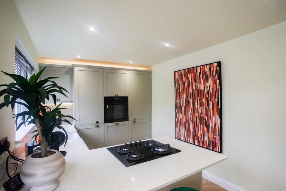 Unique 3 Bed Home, Stewarton House in Scotland