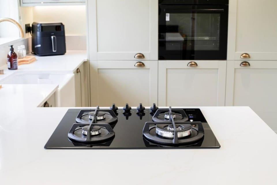 Unique 3 Bed Home, Stewarton House in Scotland