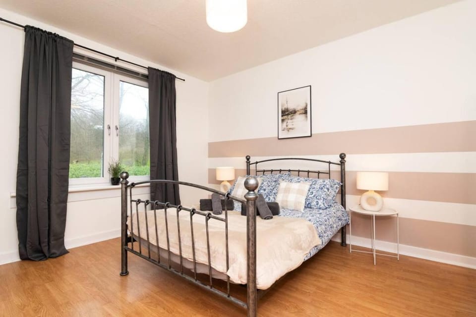 Comfortable 2 Bed, Sleeps 4, Dunfermline House in Dunfermline