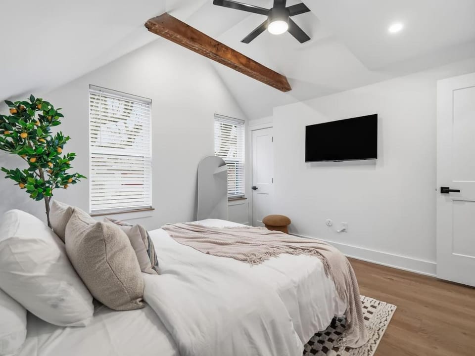 Elevated Stay Haven Retreat Apartment in Ohio City