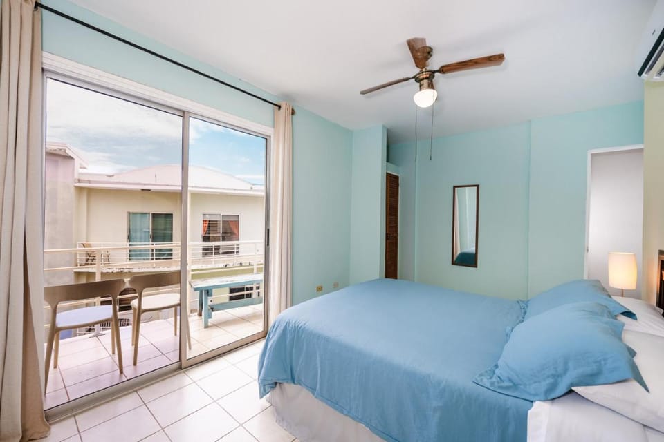 Sunny 2BR Condo Walk to Beach Apartment in Tamarindo
