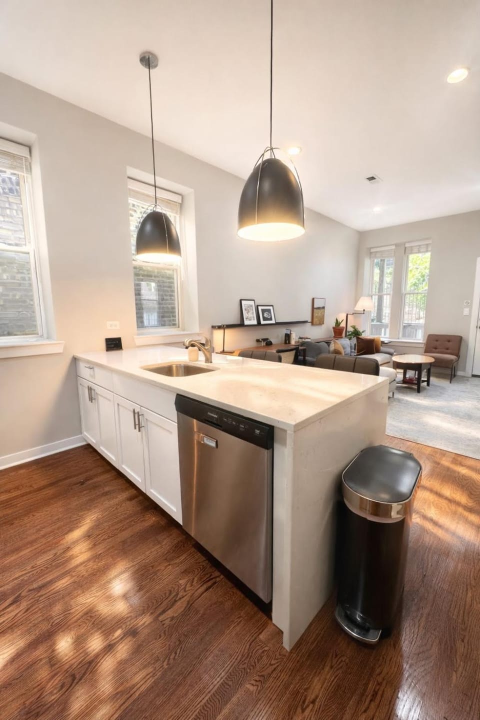 Flexhome West Town - Spacious 2BR Duplex - Sleeps 8 Apartment in Chicago